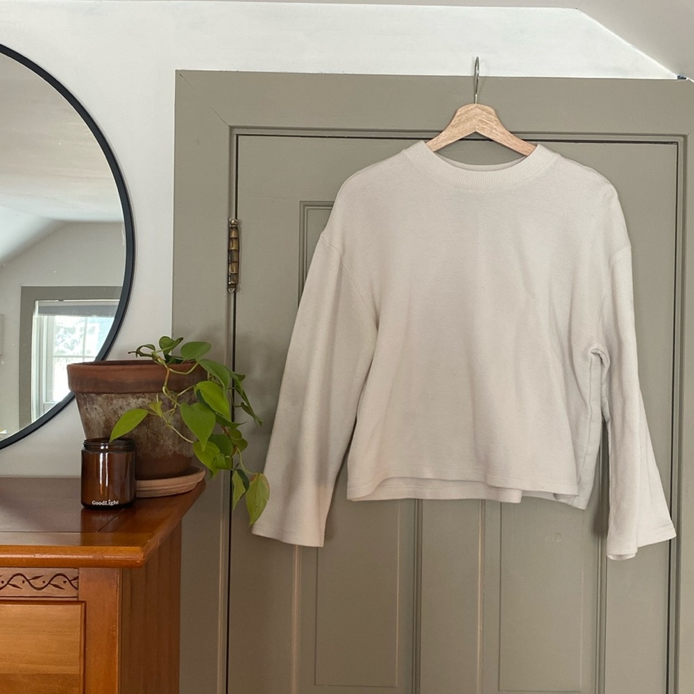 White pullover